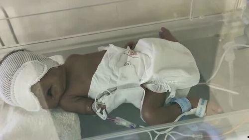 宝宝变成人的瞬间视频,宝宝诞生的瞬间，生命跃然画面