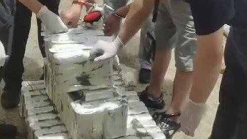 缉毒警察变成人棍子视频,人棍子视频揭露生死瞬间