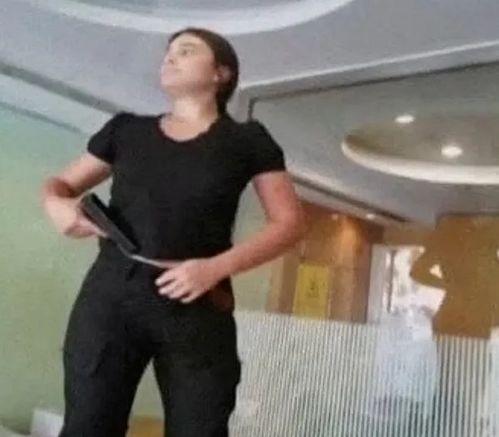 成人女生压腿视频痛苦,成人女生挑战极限的健身历程