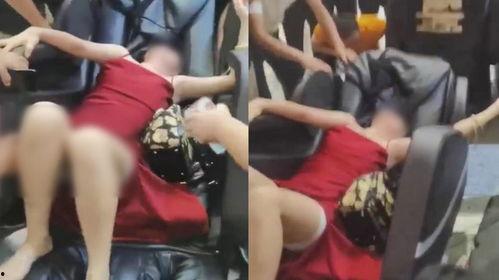 成人女生压腿视频痛苦,成人女生挑战极限的健身历程