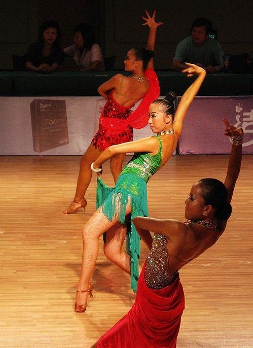 成人拉丁手势组合视频,跟随视频轻松掌握舞动魅力