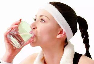 成人不会喝药片咋办视频